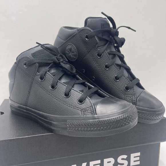 Converse WMNS A05102C
CTAS AXEL MID
BLACK/BLACK/BLACK
Sneakers - Picture 4 of 16